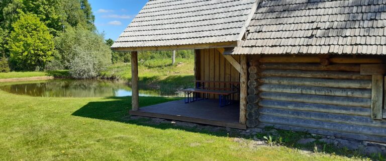 Päikesekivi suitsusaun (Airi Mättas).