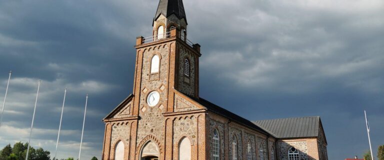 Gedenk-Kirche der estnischen Soldaten in Tori (Elen Juurma).