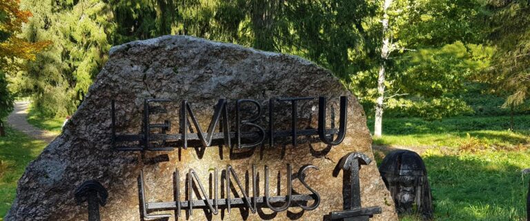 Lõhavere Lembitu linnamägi (Viljandi Turismiinfokeskus).