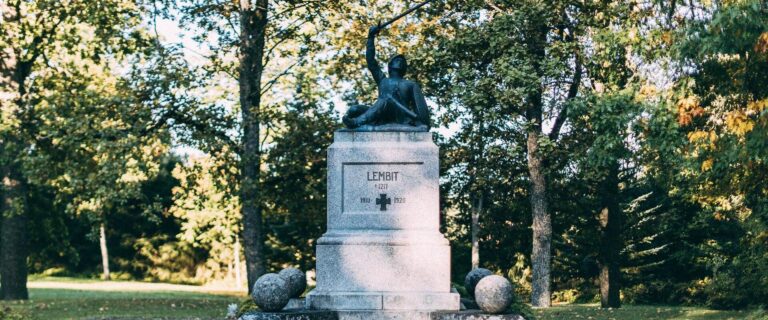 Lembitu-Denkmal für die Gefallenen des Unabhängigkeitskrieges in Suure-Jaani (Siim Verner Teder).