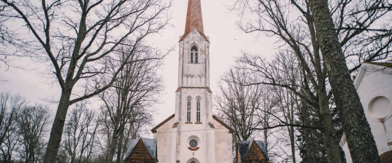 Vabadussõja mälestussammas Kolga-Jaanis (Viljandi Turismiinfokeskus).