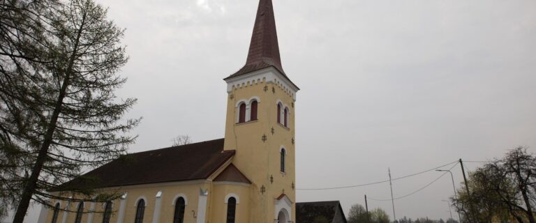 Vabadussõjas langenute mälestussammas Viljandimaal Kõpus (Viljandi Turismiinfokeskus).