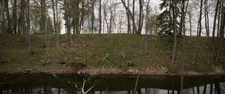 Mensenkampffien hautakappeli (Viljandi Turismiinfokeskus).