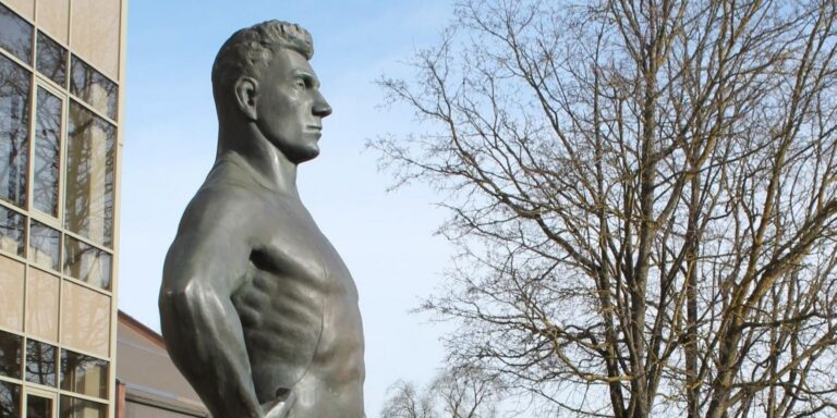 Martin Kleini monument (Caspar Aru).