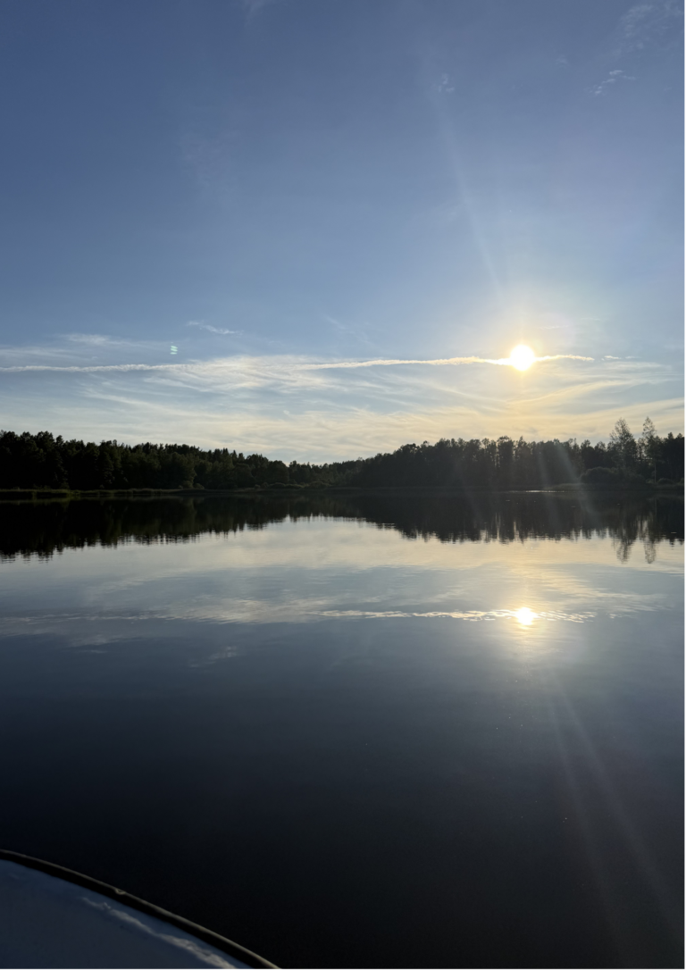 Rahulik suveõhtu Kariste järvel (Jürgen Kikas).
